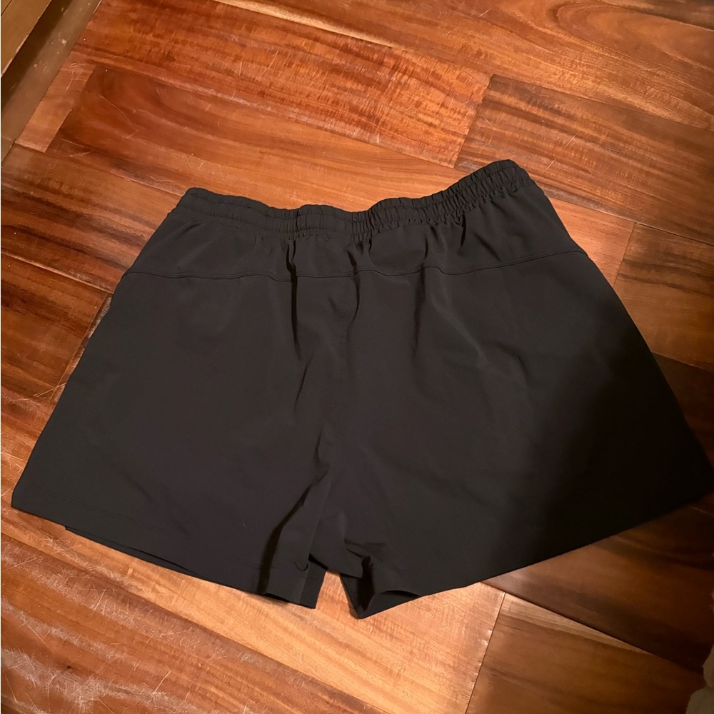 Fabletics‎ Women’s Black Athletic Shorts Size Medium Zip Pockets (0596) - Picture 2 of 4